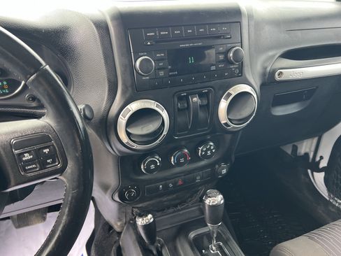 Used 2012 Jeep Wrangler Sahara image 29