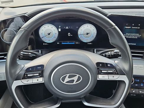 Used 2025 Hyundai Elantra Limited FWD image 19