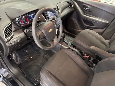 Used 2020 Chevrolet Trax LS FWD image 34