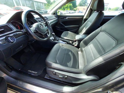 Used 2017 Volkswagen Passat 1.8T SE FWD image 7