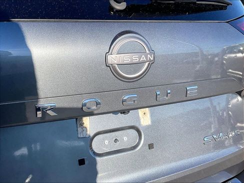 Used 2023 Nissan Rogue SV image 28