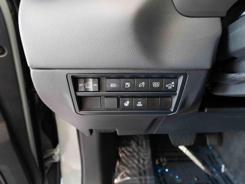 Used 2024 Toyota Tundra Limited AWD/4WD image 11