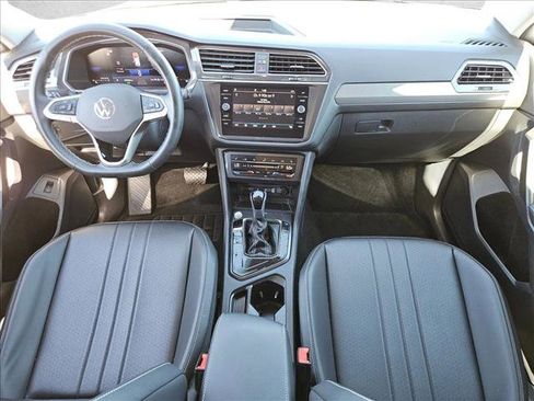 Used 2024 Volkswagen Tiguan SE image 16