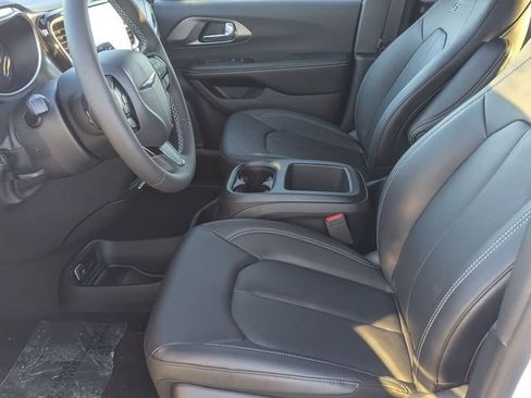 New 2026 Chrysler Pacifica Select image 9