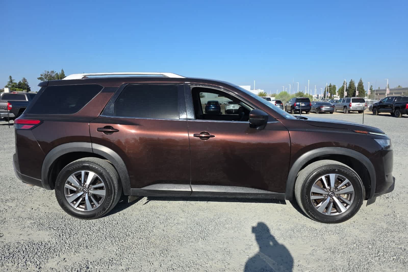 Used 2022 Nissan Pathfinder SL w/ Cargo Package FWD image 9