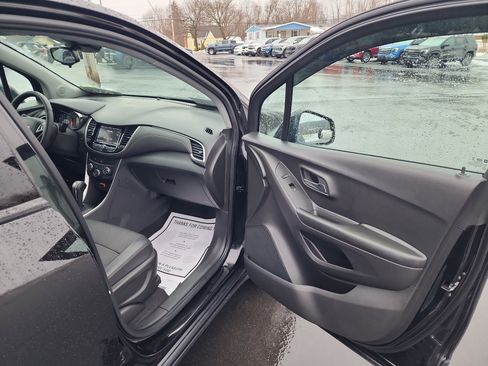 Certified 2022 Chevrolet Trax LT w/ LT Convenience Package image 29