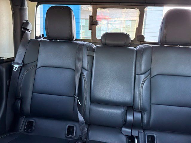 Used 2025 Jeep Gladiator Sport AWD/4WD image 16
