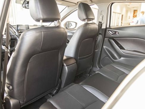 Used 2017 MAZDA MAZDA3 Grand Touring image 32