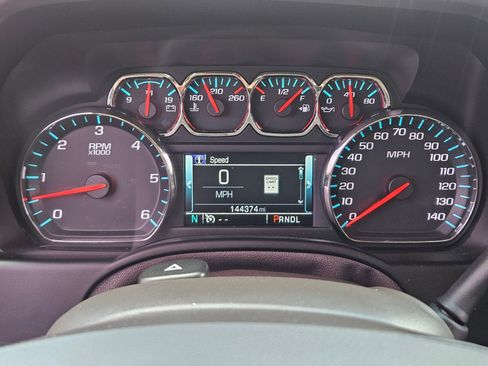 Used 2017 Chevrolet Suburban Premier AWD/4WD image 19