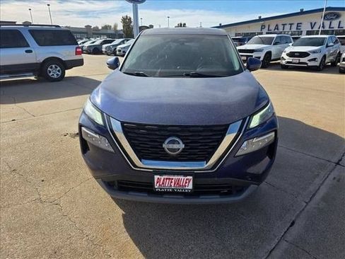 Used 2022 Nissan Rogue SV AWD/4WD image 2