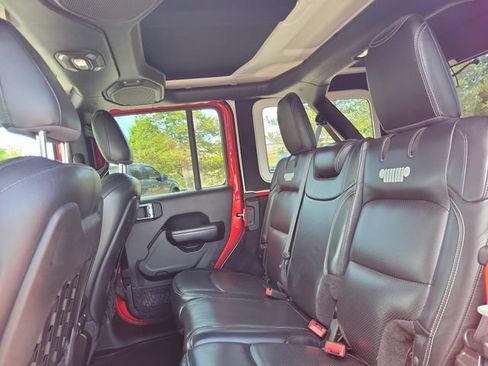 Used 2018 Jeep Wrangler Unlimited Rubicon AWD/4WD image 9