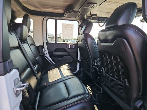 Used 2019 Jeep Wrangler Unlimited Rubicon w/ Dual Top Group AWD/4WD image 23
