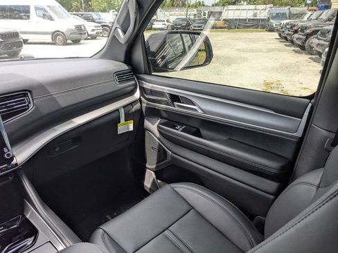 New 2026 Jeep Grand Wagoneer 2WD image 18
