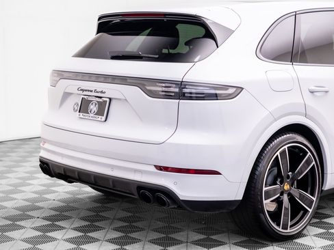 Used 2023 Porsche Cayenne Turbo AWD/4WD image 39