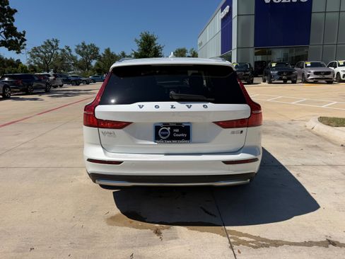 Certified 2025 Volvo V60 B5 Cross Country Plus AWD/4WD image 5