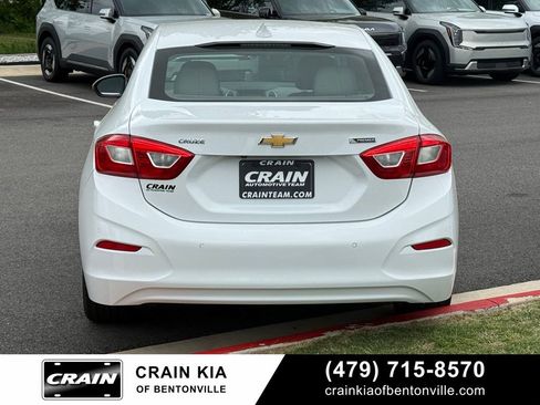 Used 2017 Chevrolet Cruze Premier w/ Enhanced Convenience Package FWD image 6