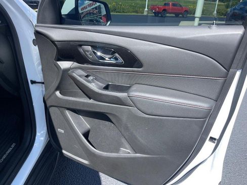 Used 2022 Chevrolet Traverse RS image 8