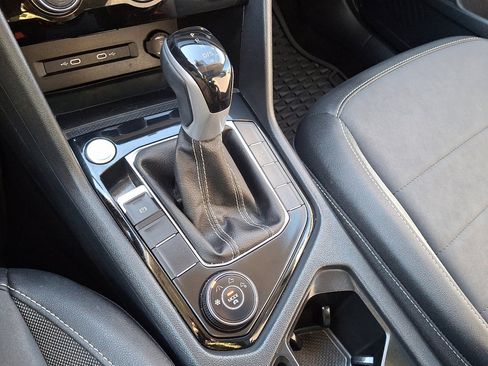 Used 2024 Volkswagen Taos SE image 31