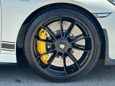 Certified 2016 Porsche 911 R RWD image 39