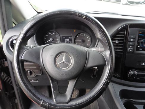 Used 2021 Mercedes-Benz Metris image 13
