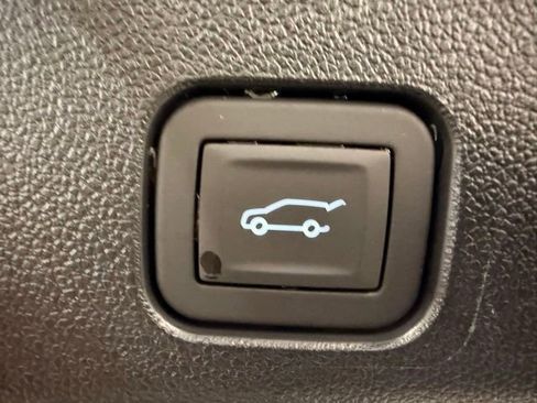 New 2026 GMC Acadia Denali w/ Super Cruise Package FWD image 9