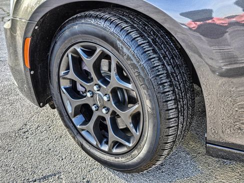 Used 2020 Chrysler 300 S image 9