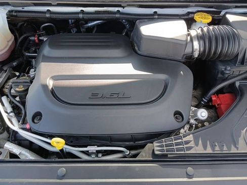 Used 2025 Chrysler Pacifica Limited FWD image 54