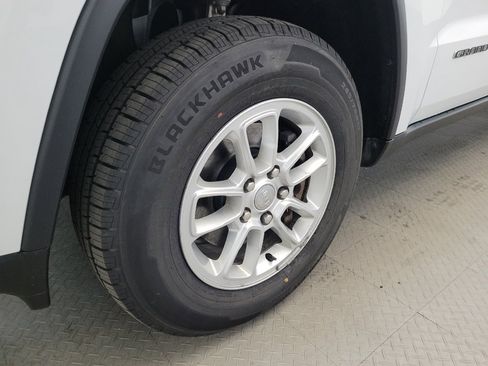 Used 2020 Jeep Grand Cherokee Laredo AWD/4WD image 30