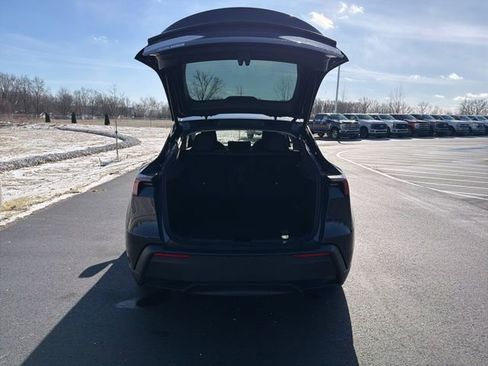 Used 2026 Tesla Model Y 2WD image 9