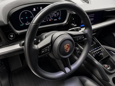 Used 2024 Porsche Cayenne S AWD/4WD image 10