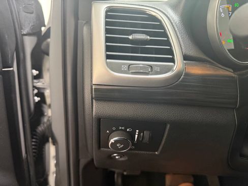 Used 2022 Jeep Grand Cherokee Laredo X AWD/4WD image 17