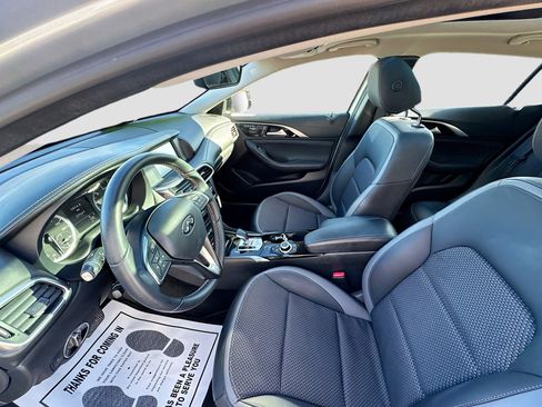 Used 2019 INFINITI QX30 image 32