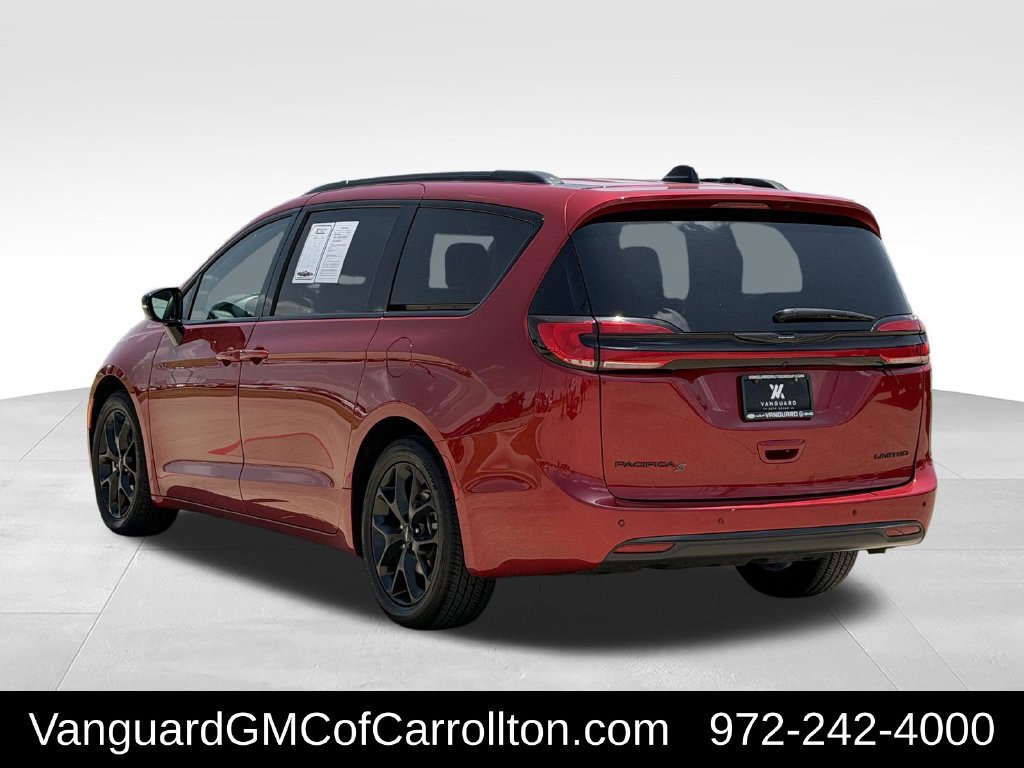 Used 2025 Chrysler Pacifica Limited FWD image 6