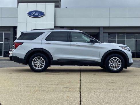 New 2026 Ford Explorer Active RWD image 2