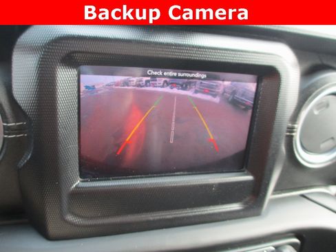 Used 2018 Jeep Wrangler Unlimited Sahara image 12