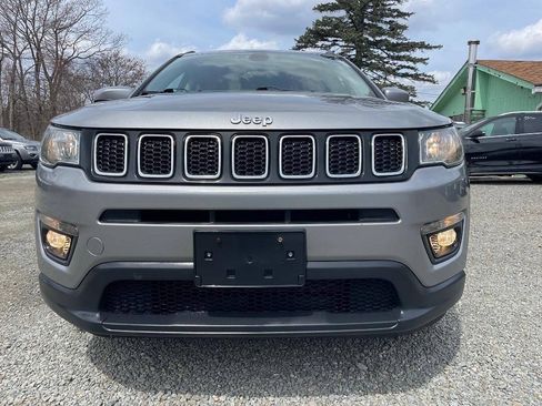 Used 2019 Jeep Compass Latitude w/ Popular Equipment Group AWD/4WD image 3