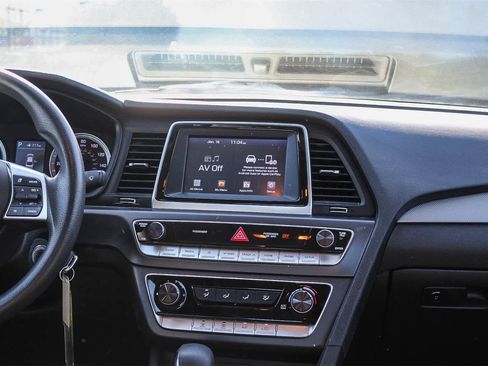 Used 2019 Hyundai Sonata SE w/ Cargo Package image 12