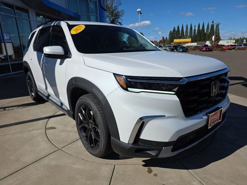 New 2025 Honda Pilot Touring image 9