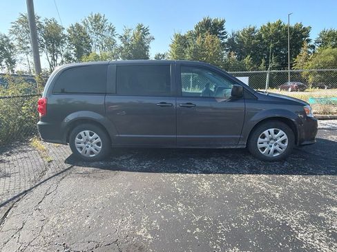 Used 2018 Dodge Grand Caravan SE w/ UConnect Hands-Free Group FWD image 6