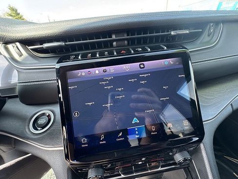 Used 2024 Jeep Grand Cherokee Limited image 14