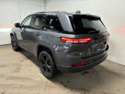 Used 2024 Jeep Grand Cherokee Altitude AWD/4WD image 7
