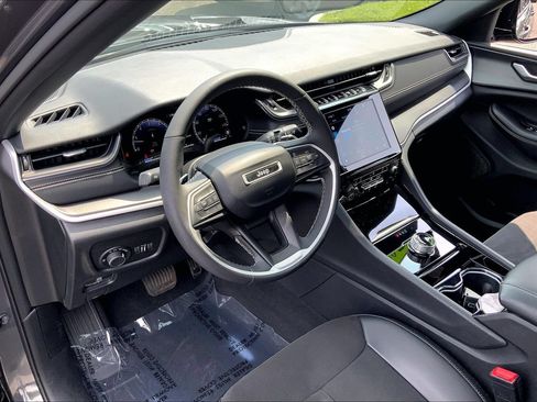 Certified 2023 Jeep Grand Cherokee Altitude AWD/4WD image 16