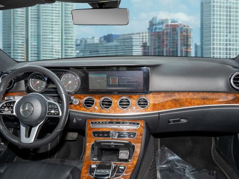 Used 2019 Mercedes-Benz E 300 4MATIC w/ Premium 1 Package image 21