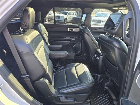 Used 2020 Ford Explorer Limited w/ Class III Trailer Tow Package image 12