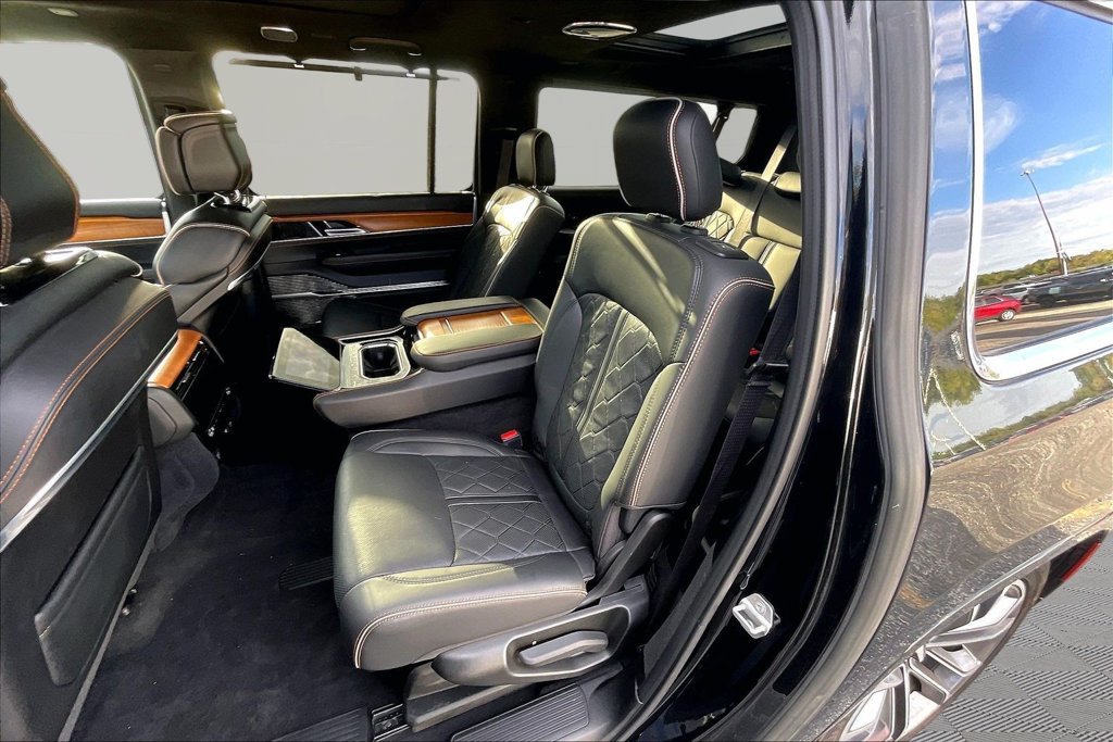 Used 2023 Jeep Grand Wagoneer L Series III AWD/4WD image 25