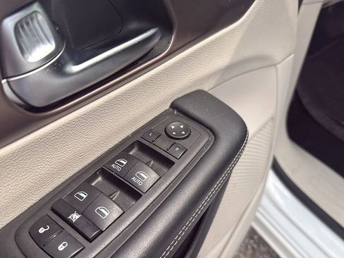 Used 2023 Chrysler Voyager LX FWD image 15