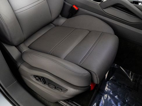 Used 2022 Porsche Cayenne S image 31