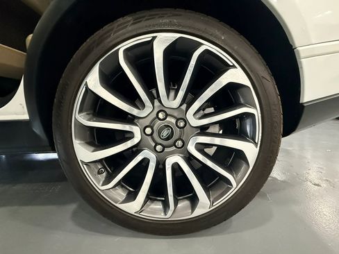 Used 2018 Land Rover Range Rover HSE image 44