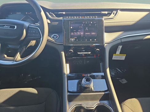 New 2025 Jeep Grand Cherokee Laredo X image 12