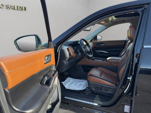 Used 2022 Nissan Pathfinder Platinum w/ Cargo Package image 25